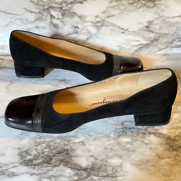 SALVATORE FERRAGAMO BOUTIQUE Black Suede & Patent Leather Pumps 8A - Picture 2 of 11